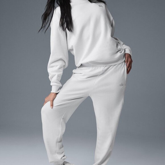 ALO Yoga Pants - Alo Yoga Accolade Crew Neck Pullover And Sweatpant Set